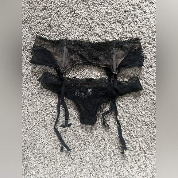 EUC Victoria’s Secret black lace garter belt. Size M/L. - Picture 2 of 10
